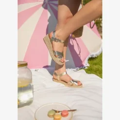 Blue Box Dames espadrilles met sleehak goud