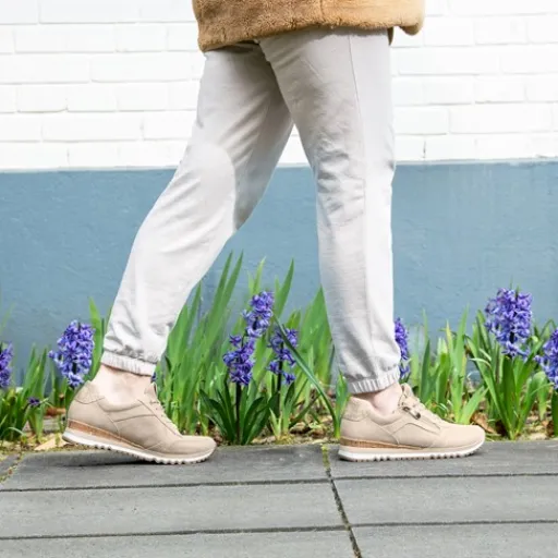 Nova Dames sneakers met slangenprint beige Discount